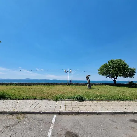 При Тони Apartamento *